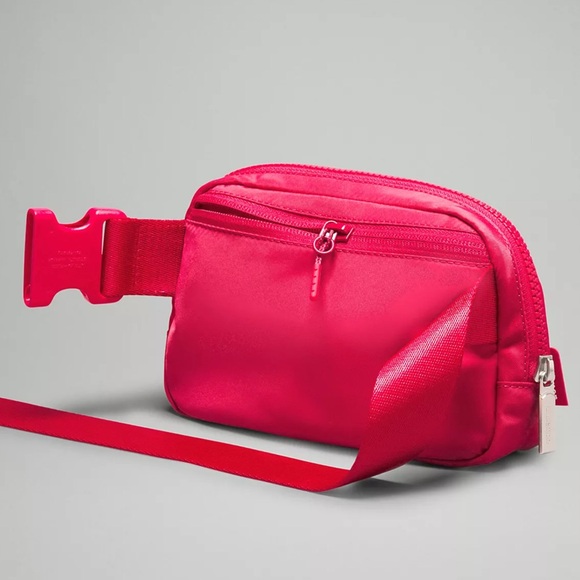 Lululemon Everywhere Belt Bag Cherry Mist Crossbody Bag Waist Bag NWT - Picture 2 of 12